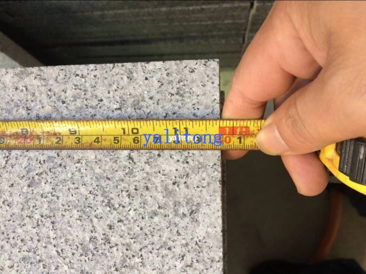 Vaaleanharmaa graniitti Flamed laatat