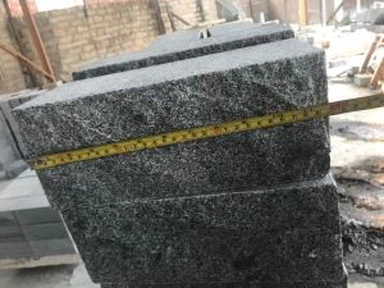 Tummanharmaa graniitti seinäelementit