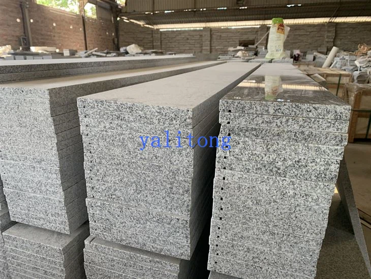 Kiiltävä harmaa graniitti kiillotettu ikkunalauta