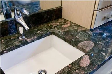 Vihreä marinace-graniittitaso