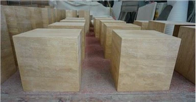 Roomalainen travertiinikuution sivupöytäkokoonpano