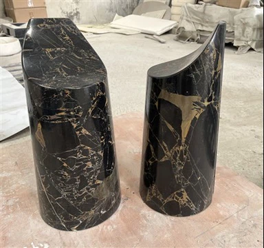 Musta marmorinen lampunjalka